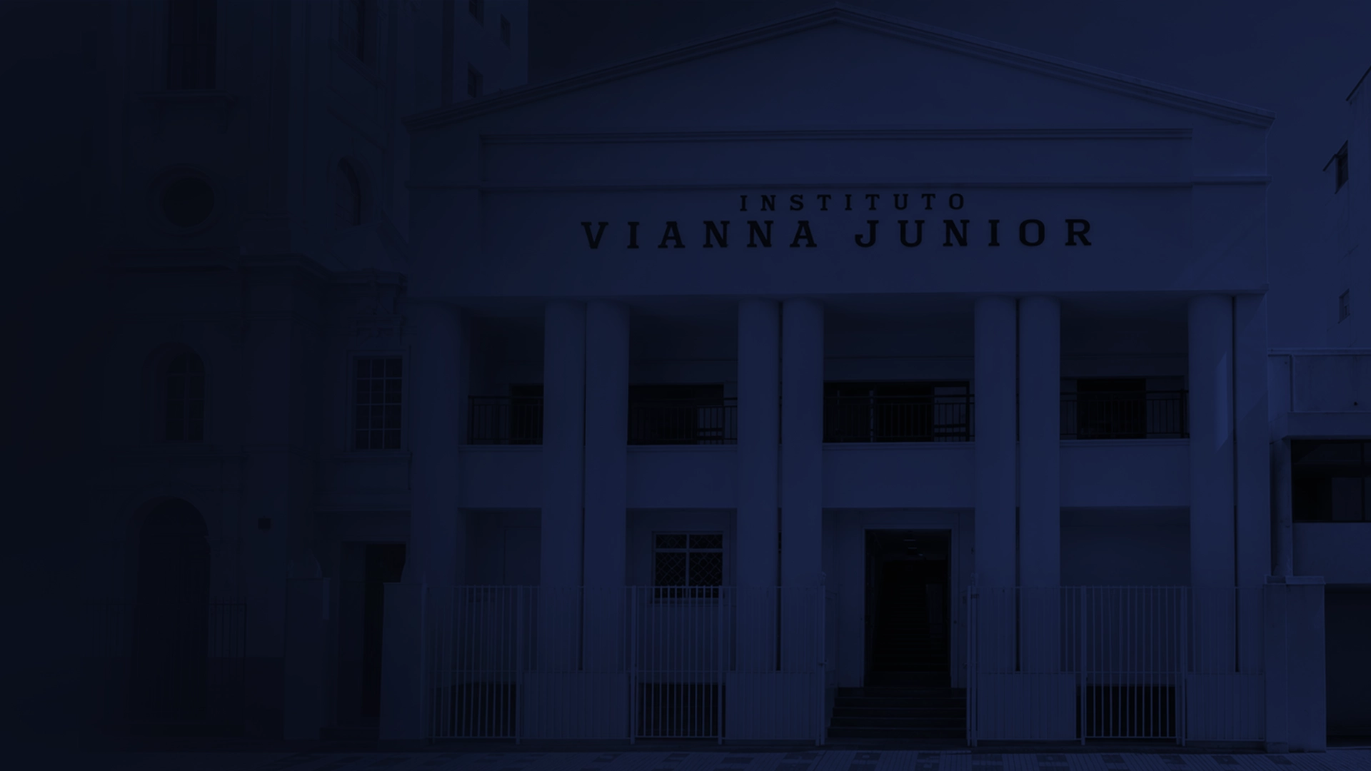 Fachada do prédio histórico das Faculdades Integradas Vianna Júnior, na Av. dos Andradas, 415